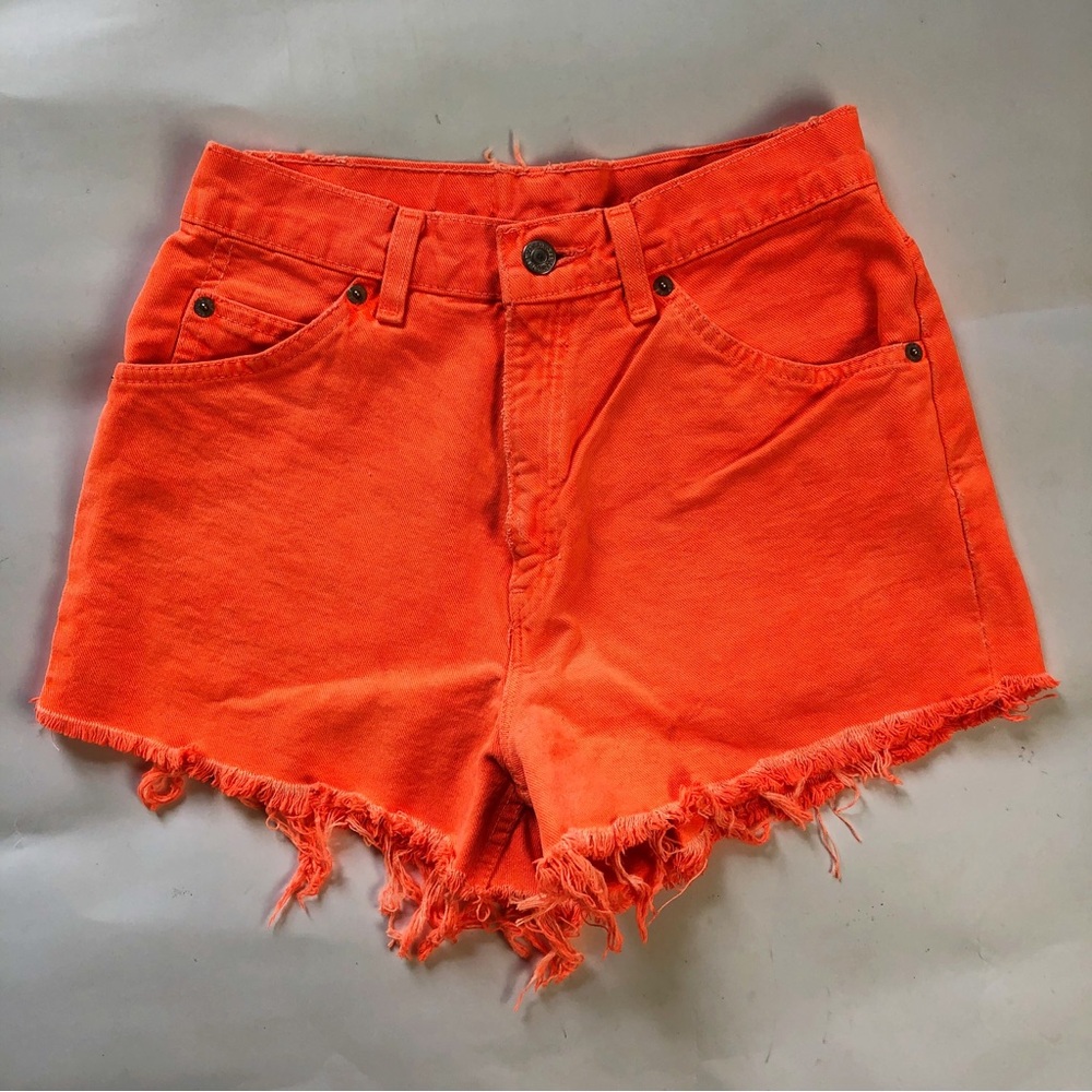 Vintage Levi’s High Rise Shorts 26”